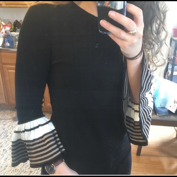 Elle black sweater flare sleeves medium - Picture 6 of 6